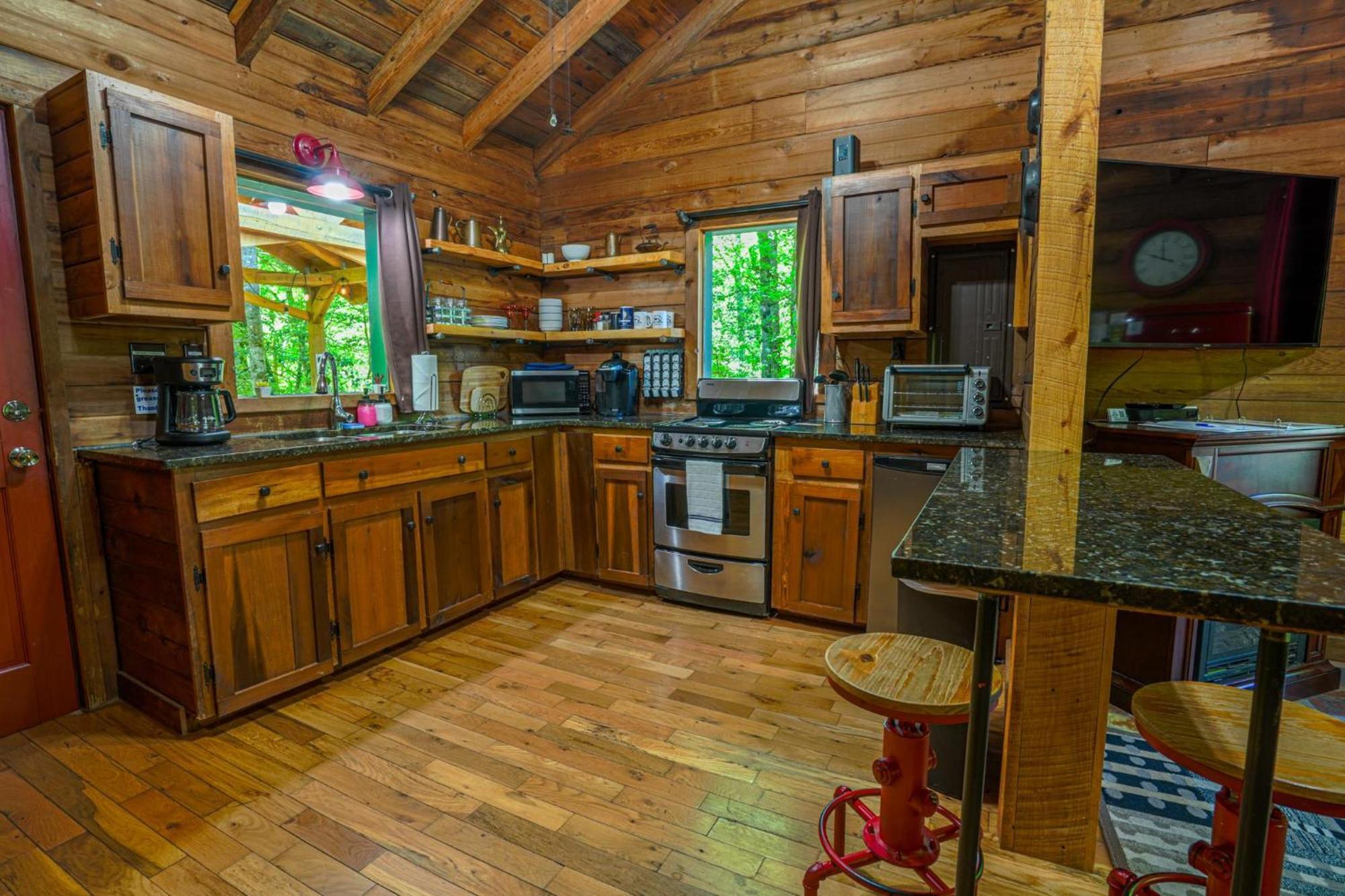 The Big Little Cabin - Hot Tub & Playground Dahlonega Exterior photo