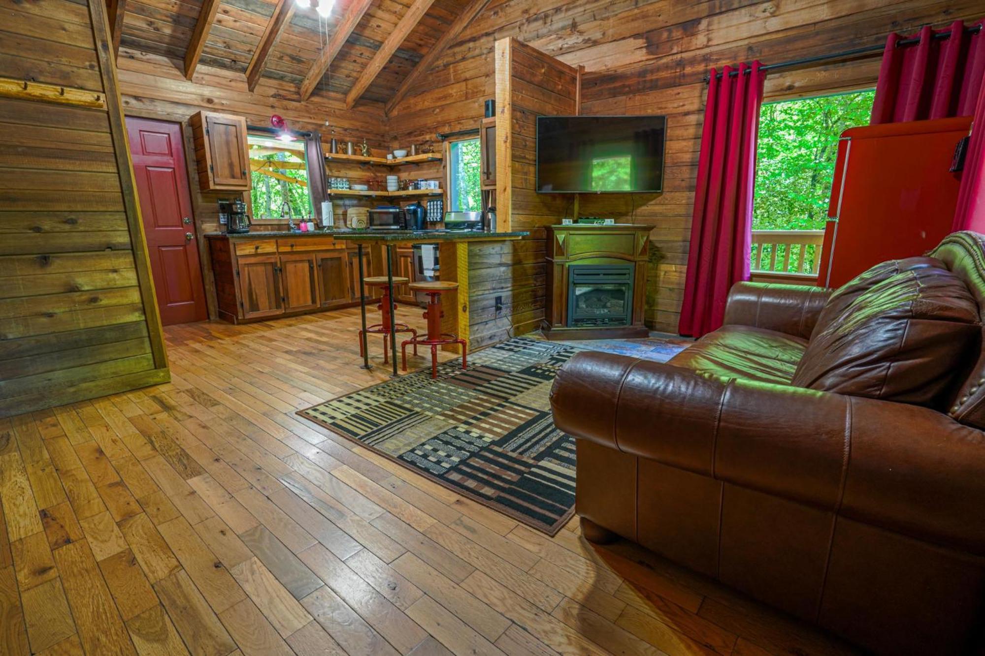 The Big Little Cabin - Hot Tub & Playground Dahlonega Exterior photo