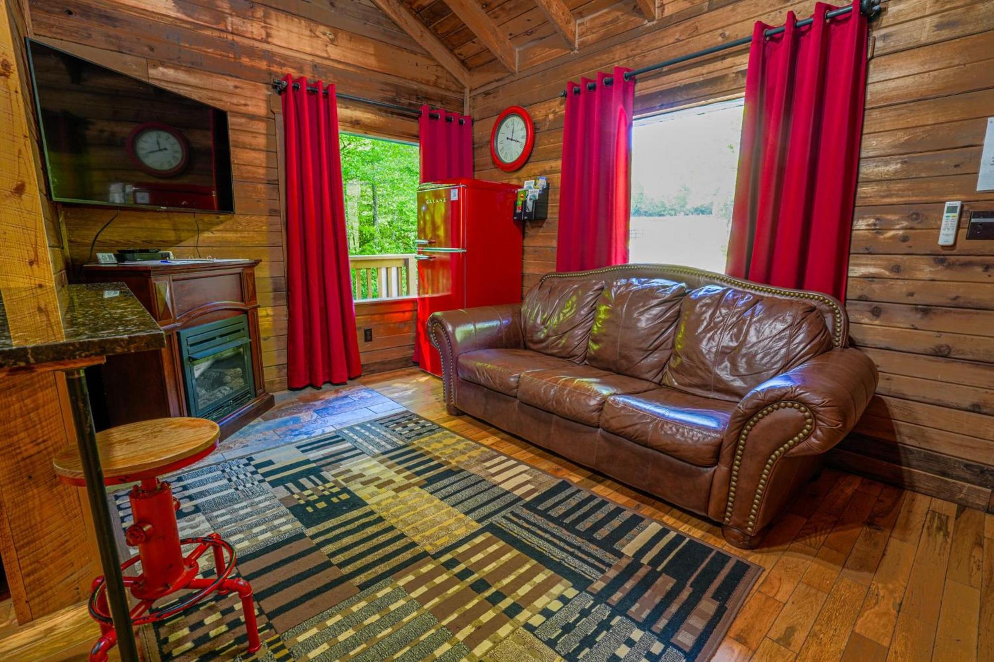 The Big Little Cabin - Hot Tub & Playground Dahlonega Exterior photo